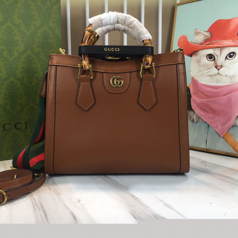 G*u*i shopping bags